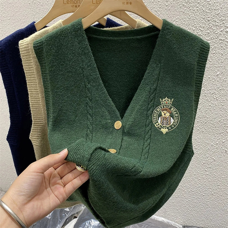 New Embroidered Bear Knitted L - Sewing Vest avis et prix